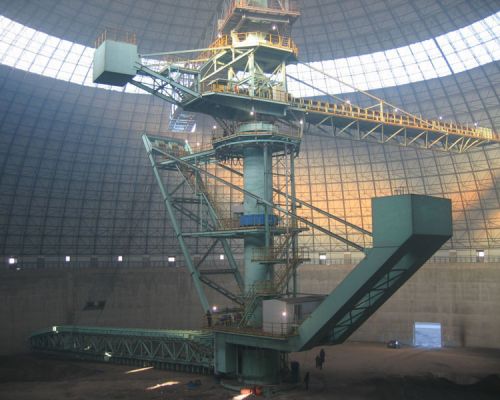 Kruhov&yacute; stohovac&iacute; stohovač s bočn&yacute;m zberom a zberač