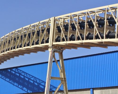 R&uacute;rkov&yacute; p&aacute;sov&yacute; dopravn&iacute;k na sypk&eacute; materi&aacute;ly